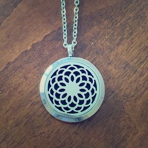 NEW Flower Diffuser Necklace